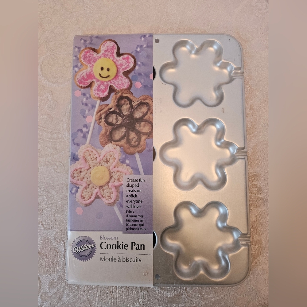 Wilton Cookie Treat Pan Blossom Flower Floral Vintage Baking Mold 2105-8109 NWT